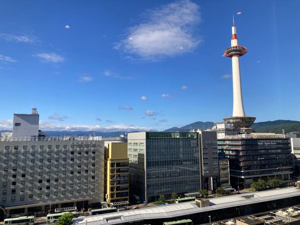 京都駅前　京都タワー風景